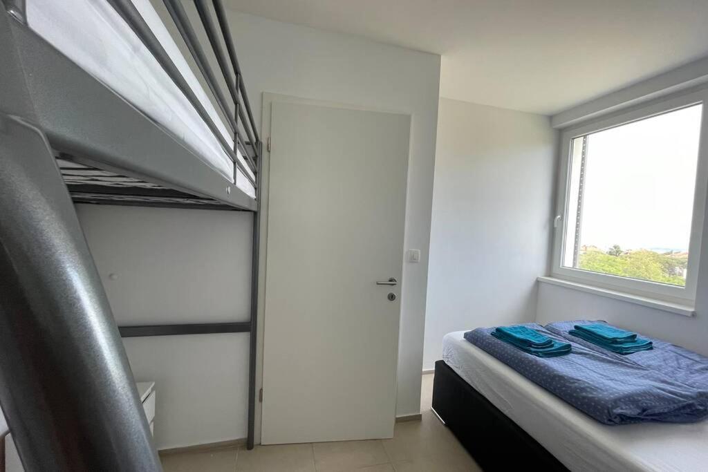 Apartment Gema - One Bedroom Apartment Izola Eksteriør bilde
